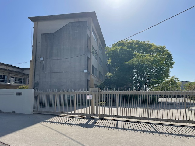 【中学校】交野市立第三中学校まで1384ｍ