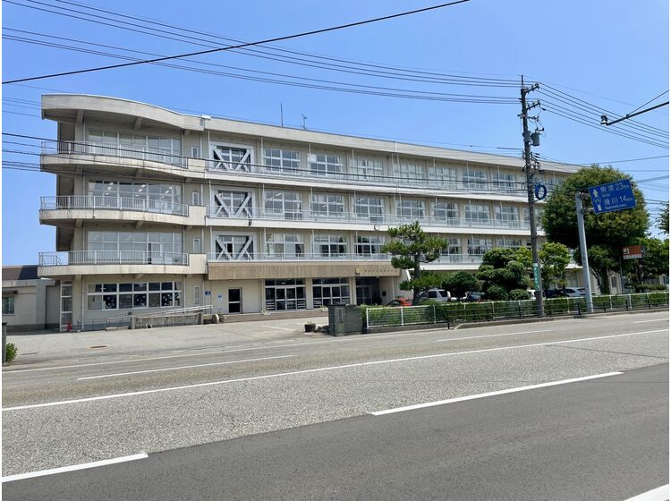 【小学校】富山市立萩浦小学校まで911ｍ