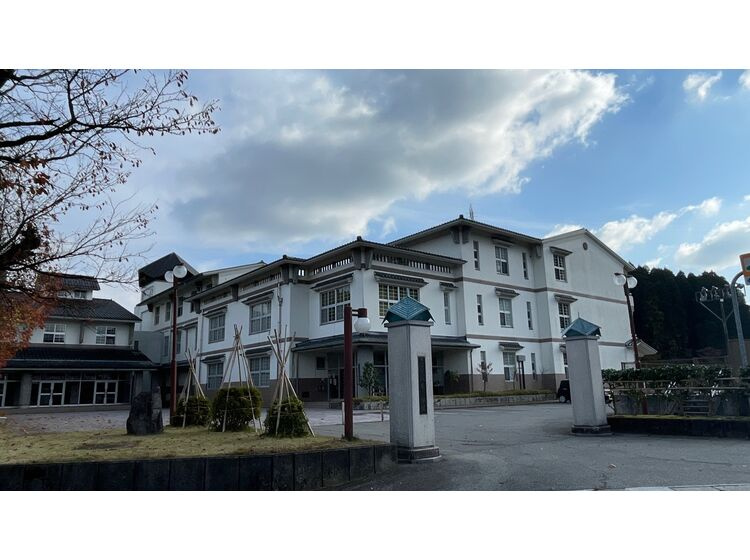 【小学校】富山市立八尾小学校まで412ｍ