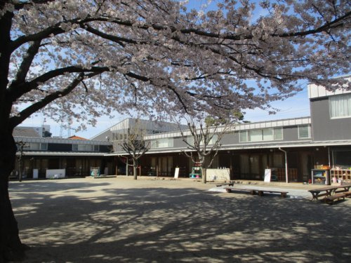 【保育園】あけぼの保育園まで636ｍ