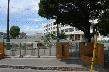【小学校】横浜市立　上星川小学校まで631ｍ