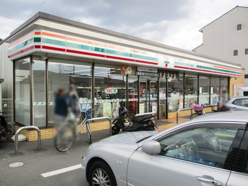 【コンビニエンスストア】セブンイレブン　山科椥辻東浦町店まで131ｍ
