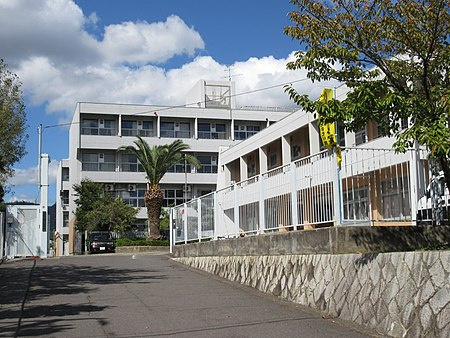 【中学校】箕面市立第三中学校まで685ｍ