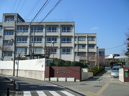 【中学校】豊中市立第十三中学校まで376ｍ
