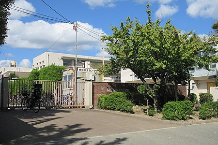 【小学校】箕面市立西南小学校まで978ｍ
