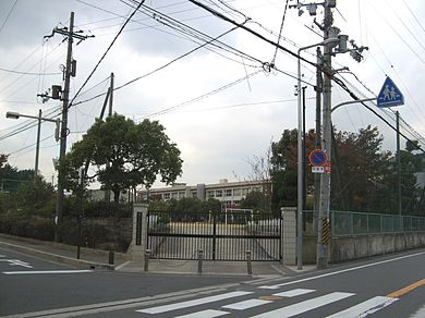 【小学校】豊中市立桜井谷小学校まで626ｍ