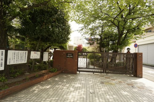 【小学校】名古屋市立八熊小学校まで711ｍ