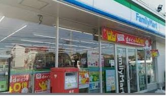 【コンビニエンスストア】ファミリーマート　小山総合公園前店まで1296ｍ