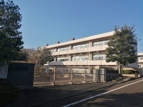 【小学校】横浜市立新石川小学校まで620ｍ