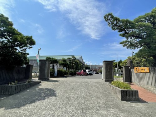 【中学校】八代市立第三中学校まで892ｍ