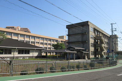 【中学校】明石市立朝霧中学校まで647ｍ