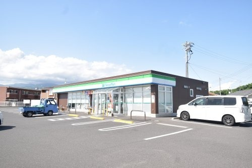 【コンビニエンスストア】ファミリーマート鹿屋霧島ヶ丘前店まで2347ｍ