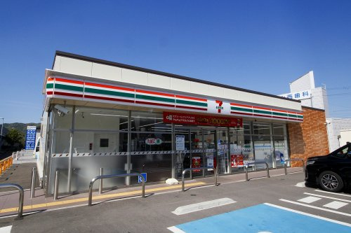 【コンビニエンスストア】セブンイレブン　和歌山楠見中西店まで425ｍ