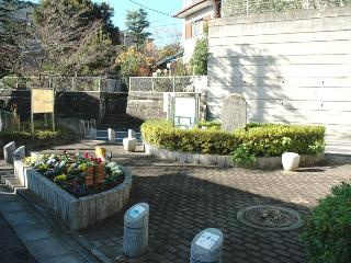 【公園】茶屋坂街かど公園まで13ｍ