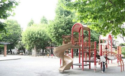 【公園】　鶴巻南公園まで453ｍ
