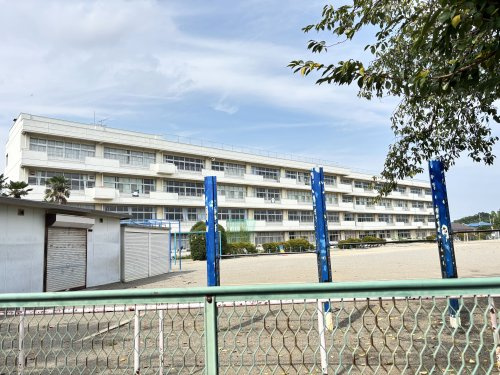【小学校】深谷市立上柴西小学校まで740ｍ