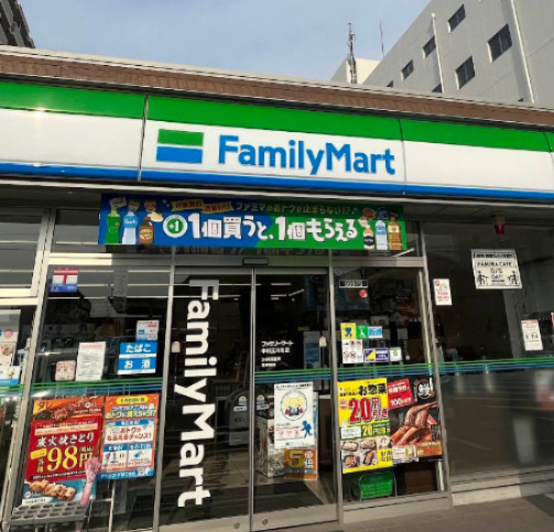 【コンビニエンスストア】ファミリーマート　中川玉川町店まで993ｍ