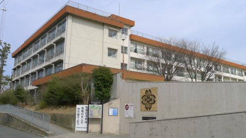 【小学校】豊中市立緑地小学校まで731ｍ