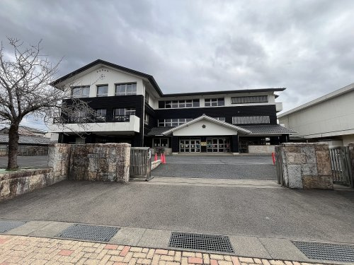 【小学校】関市立安桜小学校まで750ｍ