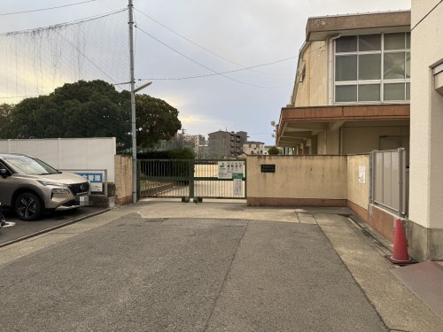 【小学校】名古屋市立金城小学校まで572ｍ