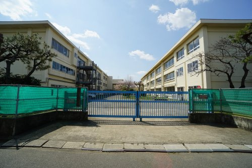 【小学校】茅ヶ崎市立浜須賀小学校まで673ｍ