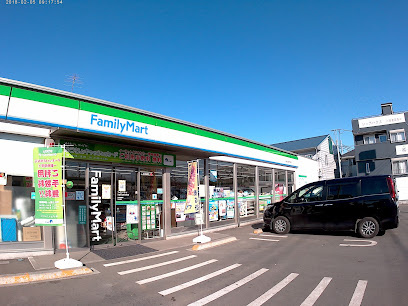 【コンビニエンスストア】ファミリーマート　小金井法政大学前店まで350ｍ