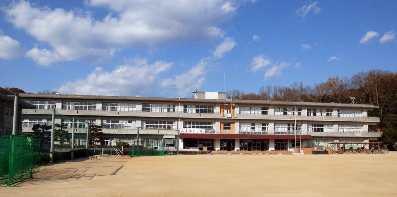 【中学校】赤穂市立赤穂中学校まで2572ｍ