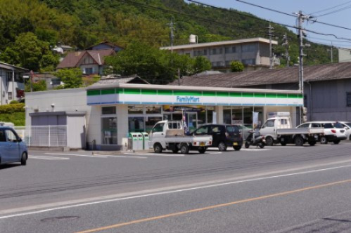 【コンビニエンスストア】ファミリーマート　笠岡美の浜店まで928ｍ
