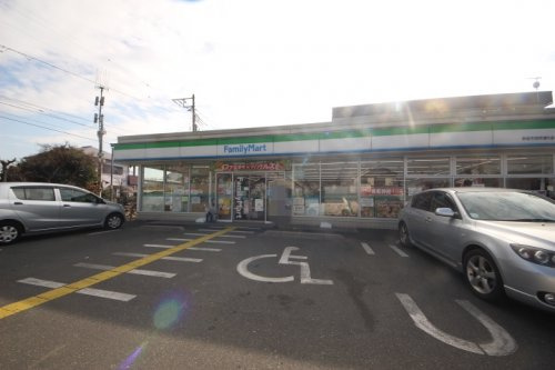 【コンビニエンスストア】ファミリーマート新座市役所通り店まで868ｍ