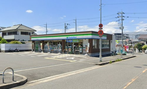 【コンビニエンスストア】ファミリーマート　枚方長尾谷町店まで137ｍ