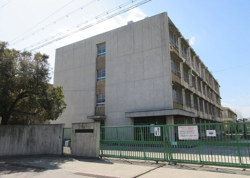 【中学校】枚方市立杉中学校まで845ｍ
