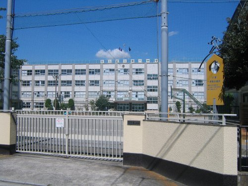 【中学校】足立区立第六中学校まで358ｍ