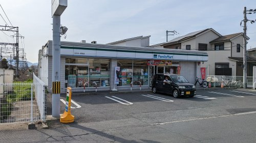 【コンビニエンスストア】ファミリーマート　みみなし駅前店まで646ｍ