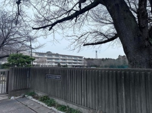 【中学校】守谷市立愛宕中学校まで1112ｍ