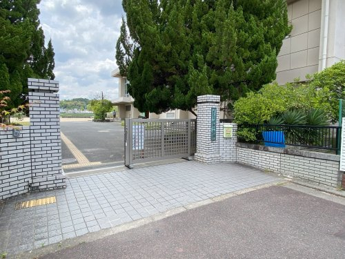 【小学校】川西小学校まで2213ｍ