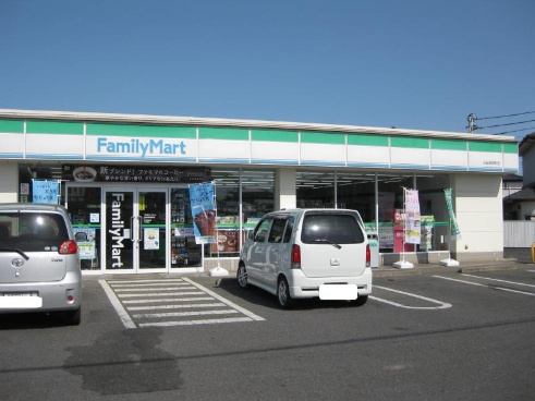 【コンビニエンスストア】ファミリーマート　石田那珂町店まで596ｍ