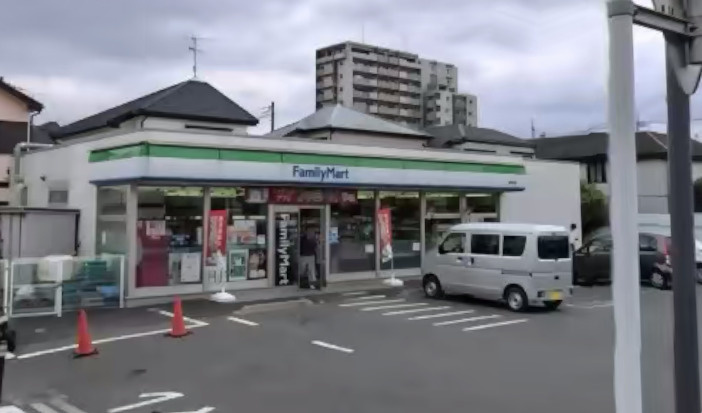 【コンビニエンスストア】ファミリーマート　柏若柴店まで196ｍ