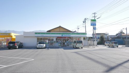 【コンビニエンスストア】ファミリーマート　小瀬公園通り店まで173ｍ
