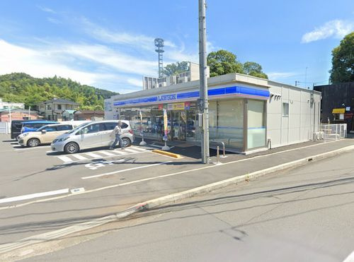 【コンビニエンスストア】ローソン伊勢原岡崎店まで268ｍ