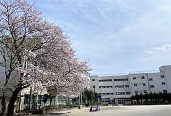 【小学校】川越市立大塚小学校まで720ｍ
