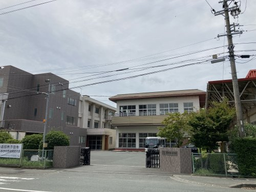 【中学校】磐田東中学校・高等学校まで916ｍ