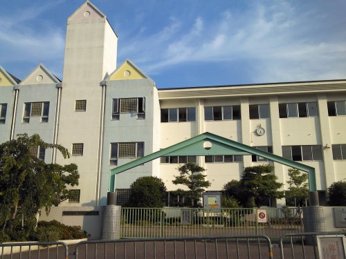 【小学校】高槻市立阿武山小学校まで860ｍ