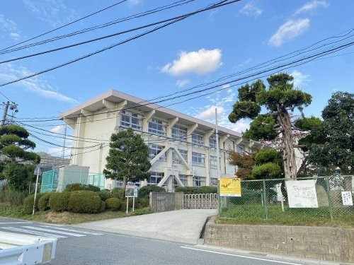 【小学校】川上小学校まで576ｍ