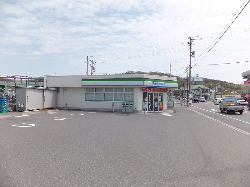【コンビニエンスストア】ファミリーマート　八本松駅前店まで638ｍ