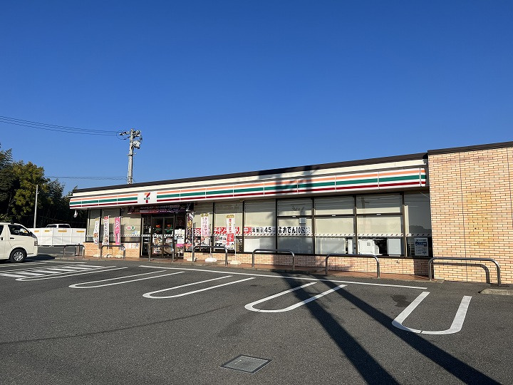 【コンビニエンスストア】セブンイレブン　東広島八本松磯松店まで1092ｍ