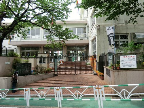 【小学校】渋谷区立長谷戸小学校まで462ｍ
