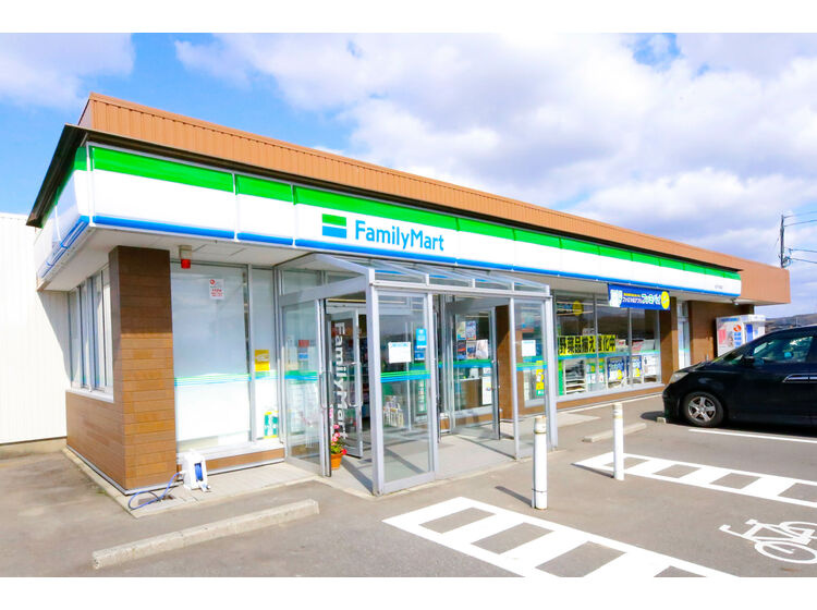 【コンビニエンスストア】ファミリーマート金沢木越店まで358ｍ