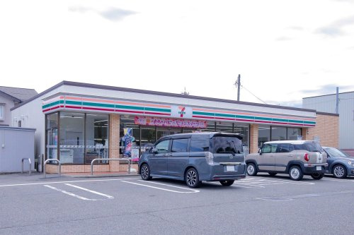 【コンビニエンスストア】セブンイレブン　野々市下林3丁目店まで903ｍ