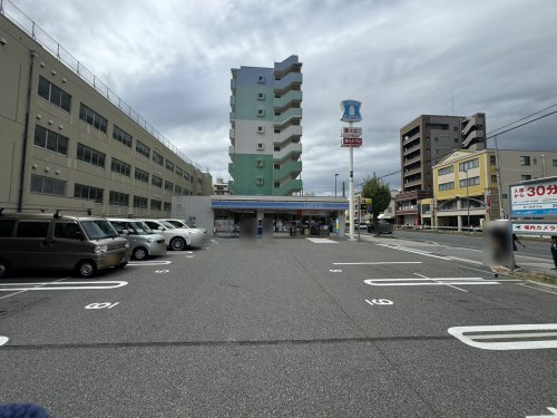 【コンビニエンスストア】ローソン灘烏帽子町1丁目店まで371ｍ