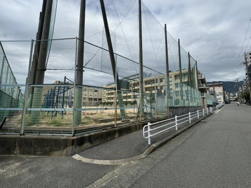 【中学校】烏帽子中学校まで355ｍ